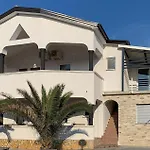 2 Bedroom Awesome In Apartamento Vir