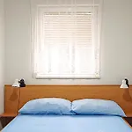 Apartamento 2 Bedroom Awesome In *
