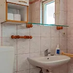 Apartamento 2 Bedroom Awesome In Vir