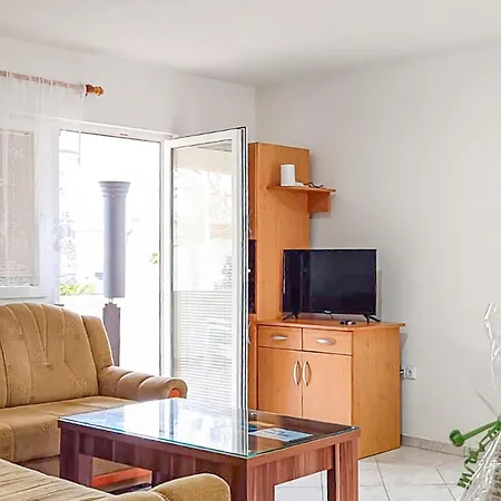 2 Bedroom Awesome In Appartement *