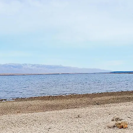 2 Bedroom Awesome In Appartement Vir