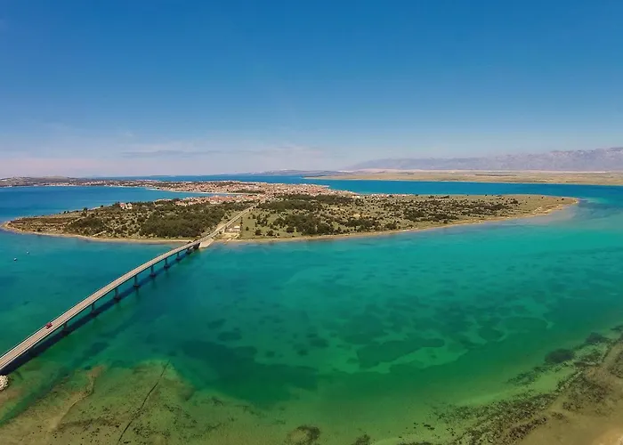 Appartement 2 Bedroom Awesome In *