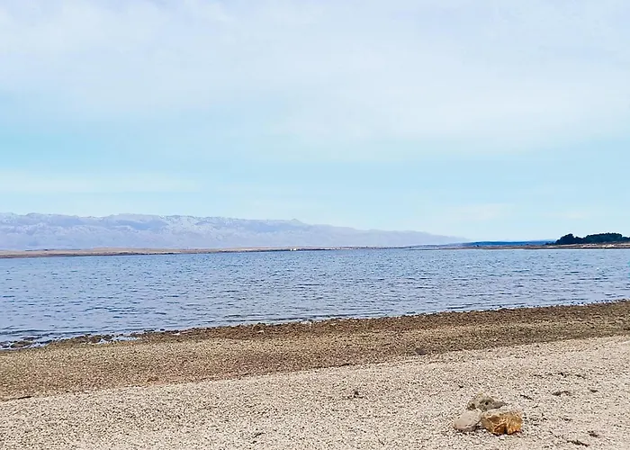 2 Bedroom Awesome In Appartement Vir