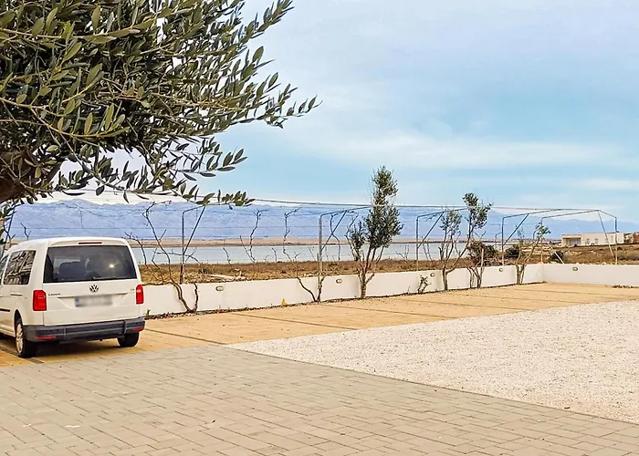 Appartement 2 Bedroom Awesome In *