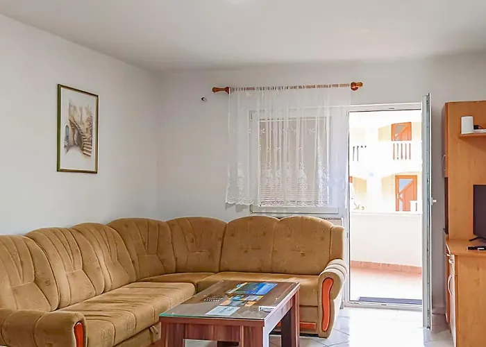 2 Bedroom Awesome In Appartement