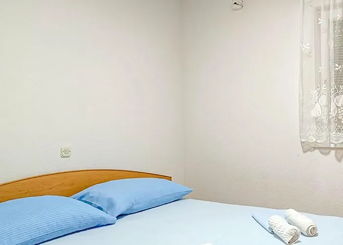 Appartement 2 Bedroom Awesome In *