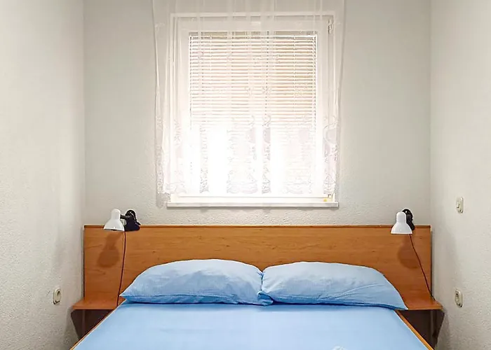 Appartement 2 Bedroom Awesome In *