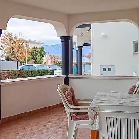 Апартаменты 2 Bedroom Awesome In Вир